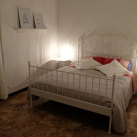 Spaziosa Matrimoniale Nel Centro Di Modena Apartment Екстериор снимка