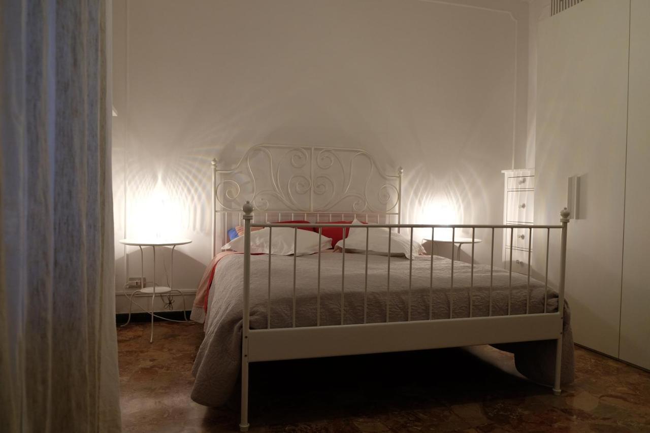 Spaziosa Matrimoniale Nel Centro Di Modena Apartment Екстериор снимка