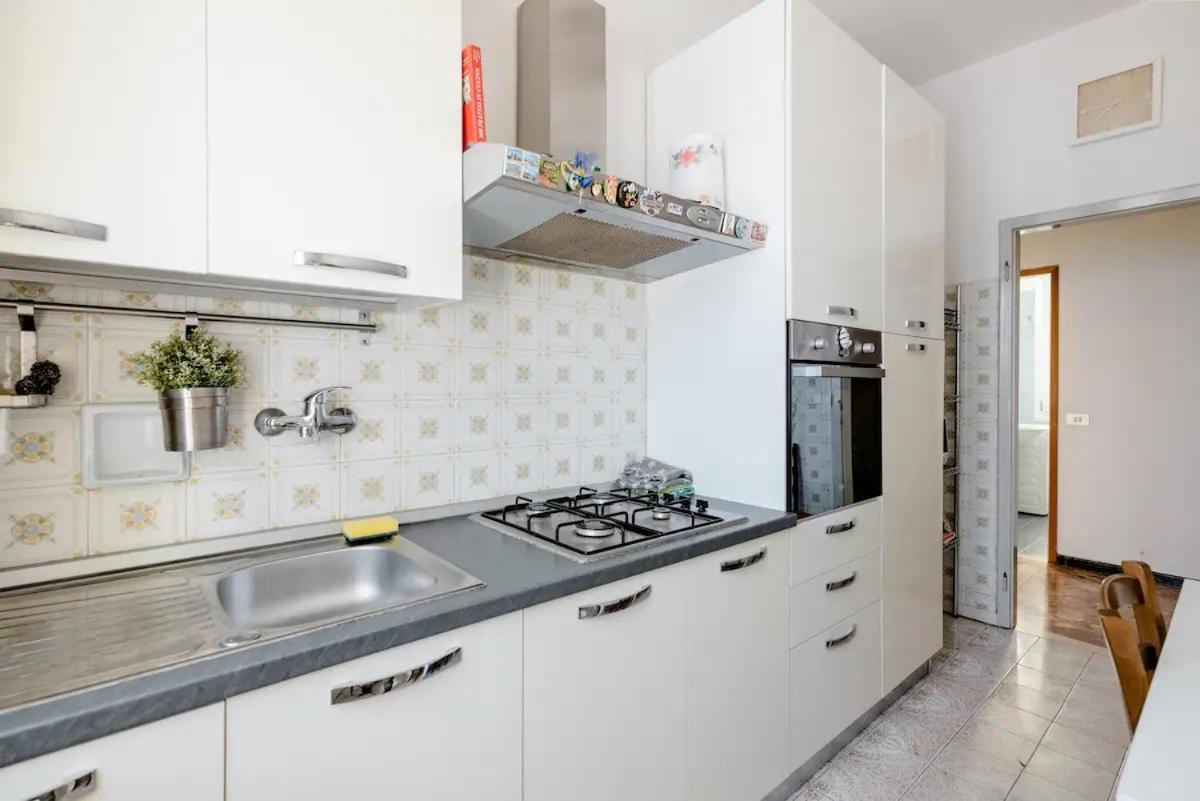 Spaziosa Matrimoniale Nel Centro Di Modena Apartment Екстериор снимка