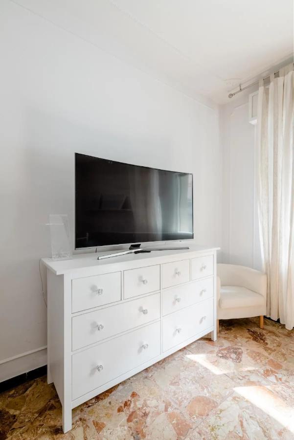 Spaziosa Matrimoniale Nel Centro Di Modena Apartment Екстериор снимка