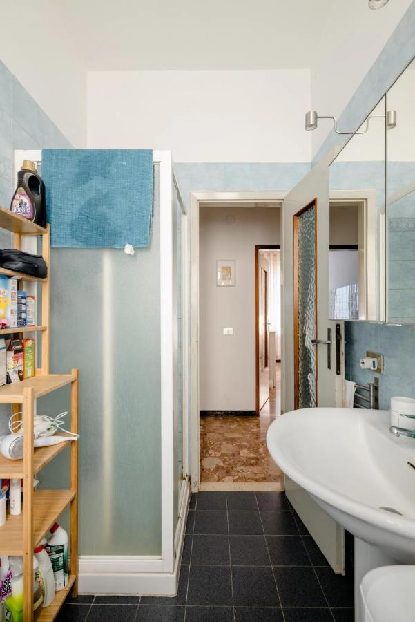 Spaziosa Matrimoniale Nel Centro Di Modena Apartment Екстериор снимка
