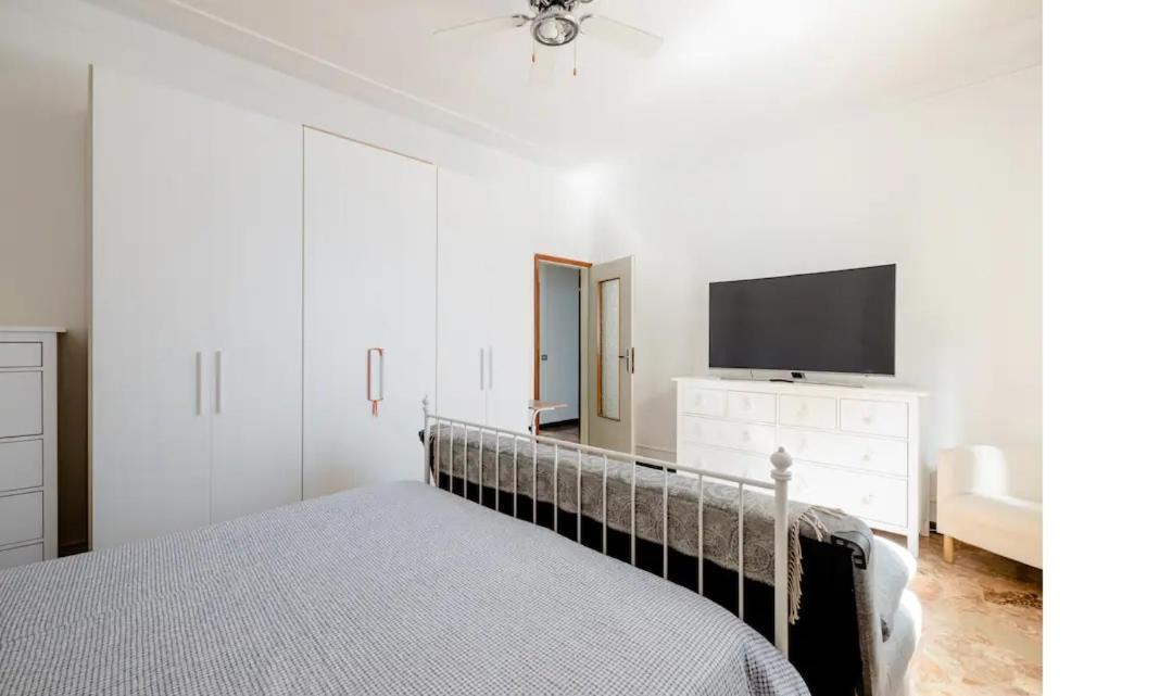 Spaziosa Matrimoniale Nel Centro Di Modena Apartment Екстериор снимка
